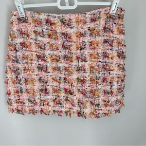 Cute textures mini skirt.